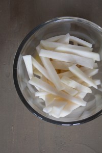 sliced white kohlrabi in bowl
