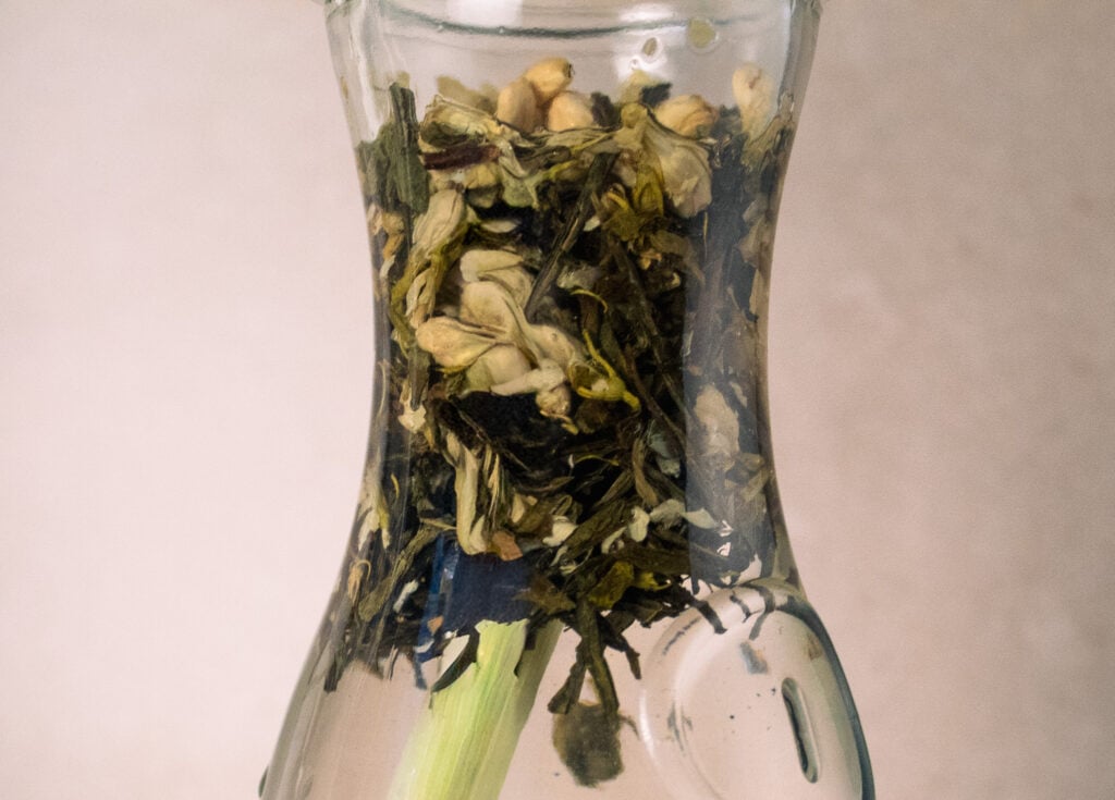 botanical cold brew green tea with jasmine and lemongrass.