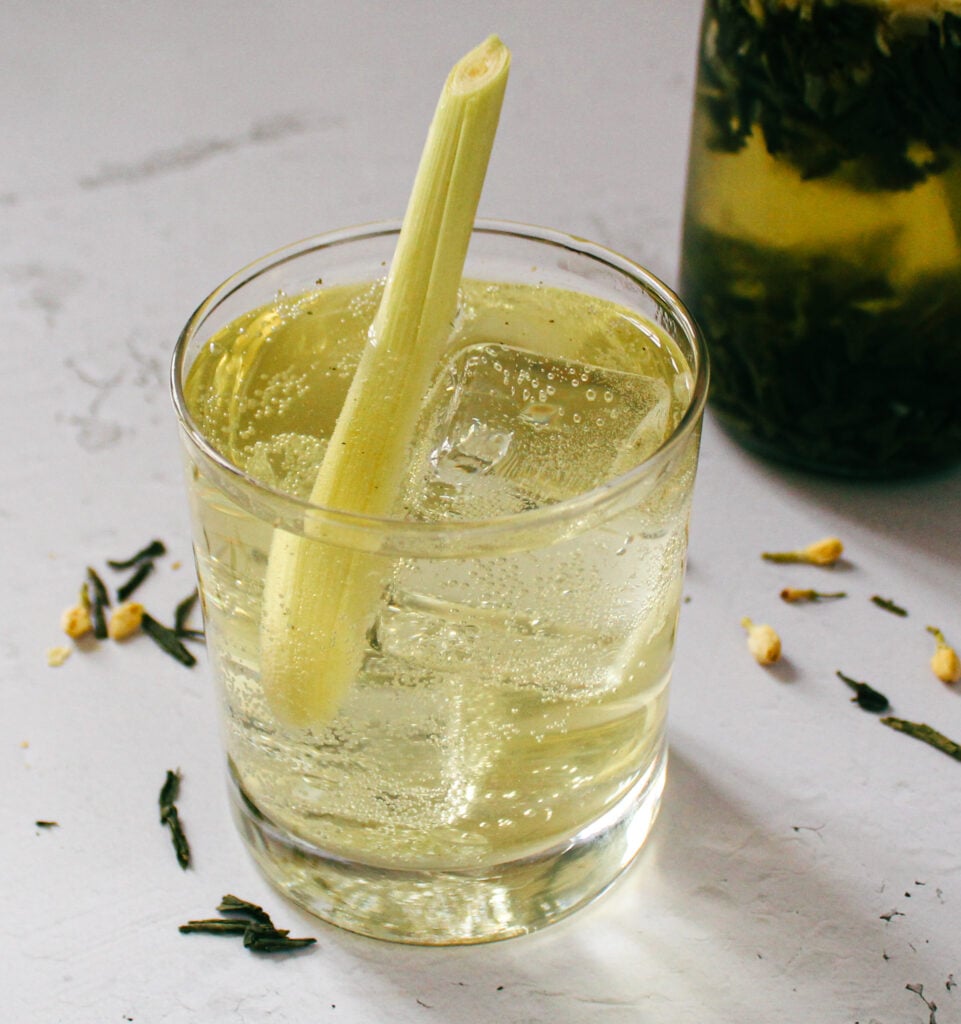 Botanical cold brew green tea with jasmine and lemongrass.