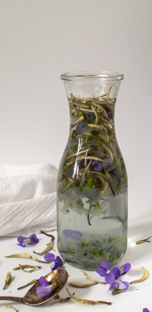 Floral Cold Brew White Tea with Fresh Violets.